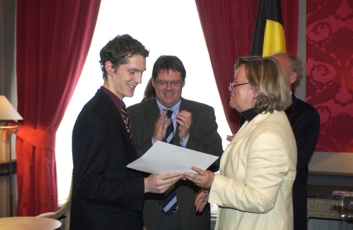 Derrire cette photo se trouve la photo originale, indispensable pour une impression de qualit.