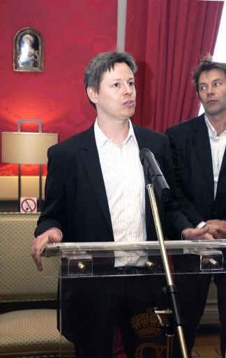 Derrire cette photo se trouve la photo originale, indispensable pour une impression de qualit.