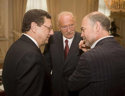 Derrire cette photo se trouve la photo originale, indispensable pour une impression de qualit.