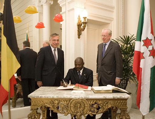 Derrire cette photo se trouve la photo originale, indispensable pour une impression de qualit.