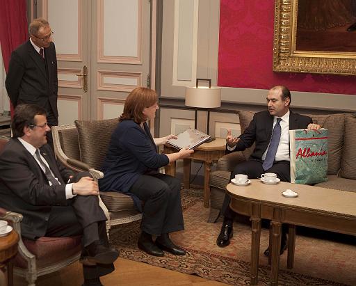 Derrire cette photo se trouve la photo originale, indispensable pour une impression de qualit.