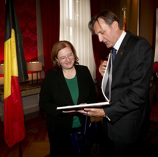Derrire cette photo se trouve la photo originale, indispensable pour une impression de qualit.