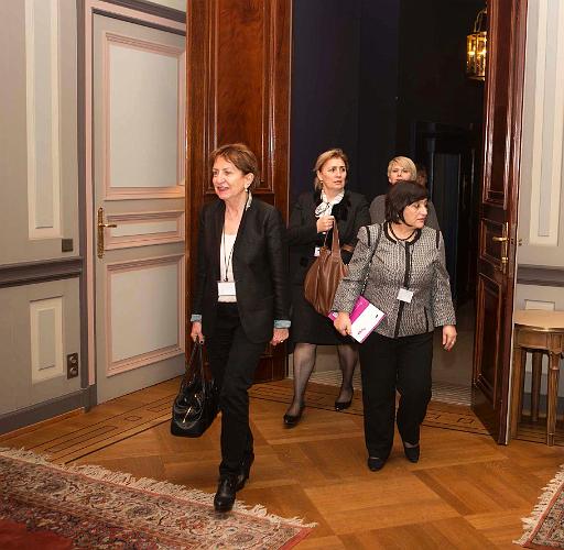 Derrire cette photo se trouve la photo originale, indispensable pour une impression de qualit.