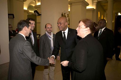 Derrire cette photo se trouve la photo originale, indispensable pour une impression de qualit.