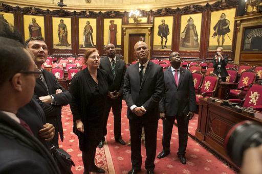 Derrire cette photo se trouve la photo originale, indispensable pour une impression de qualit.