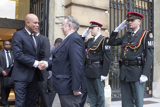Derrire cette photo se trouve la photo originale, indispensable pour une impression de qualit.