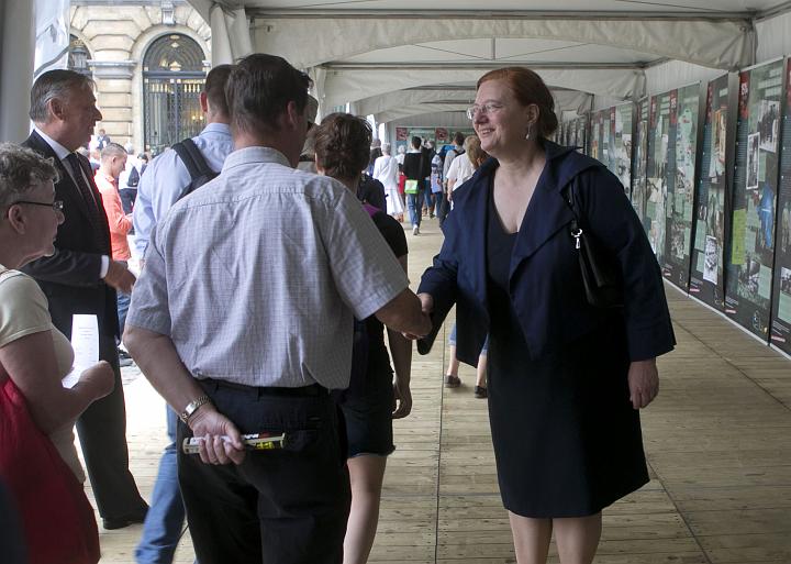 Derrire cette photo se trouve la photo originale, indispensable pour une impression de qualit.
