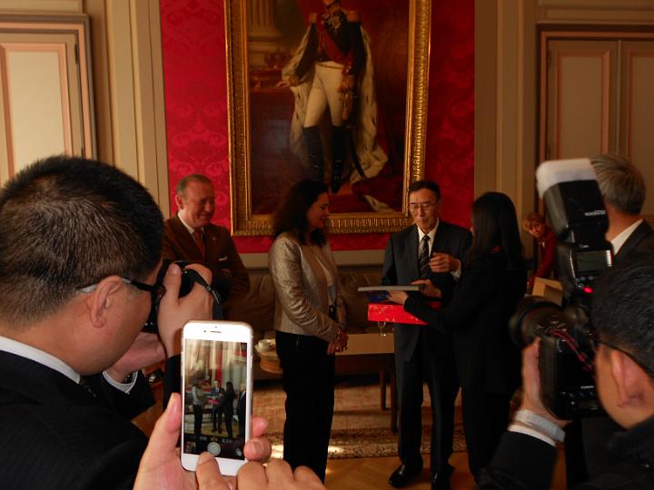 Derrire cette photo se trouve la photo originale, indispensable pour une impression de qualit.