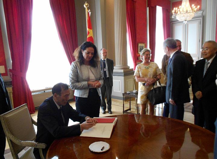 Derrire cette photo se trouve la photo originale, indispensable pour une impression de qualit.