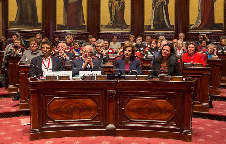 Derrire cette photo se trouve la photo originale, indispensable pour une impression de qualit.