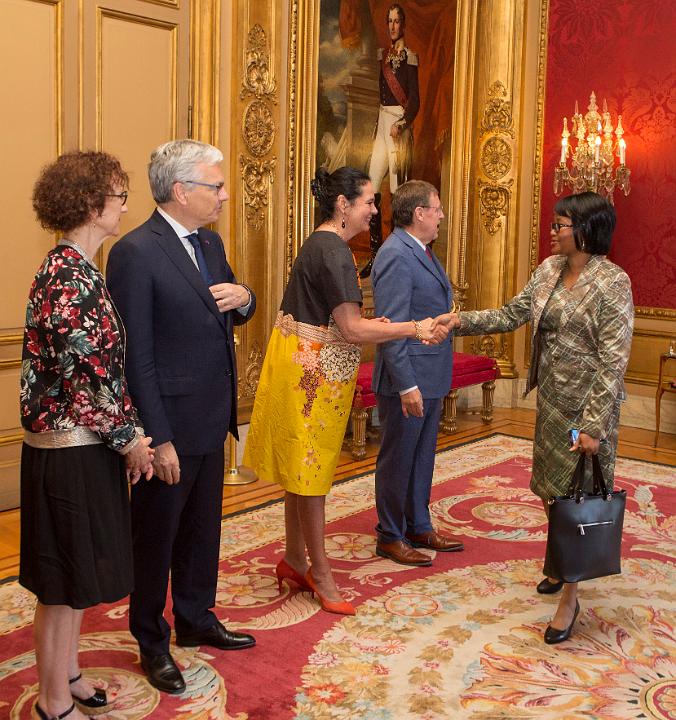 Derrire cette photo se trouve la photo originale, indispensable pour une impression de qualit.