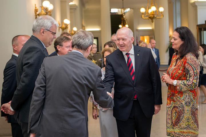 Derrire cette photo se trouve la photo originale, indispensable pour une impression de qualit.