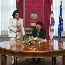 Bezoek van de h. Jang, speciale gezant van de President van de Republiek Korea