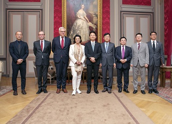 Bezoek van de h. Jang, speciale gezant van de President van de Republiek Korea