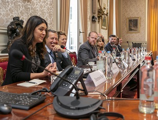 Amerikaanse parlementaire delegatie op bezoek in de Senaat