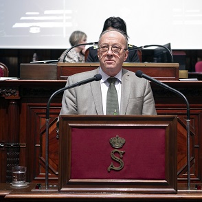 De Senaat neemt het wetsvoorstel tot bepaling van de beginselen voor de loting van natuurlijke personen voor de gemengde commissies en de burgerpanels op initiatief van de Senaat aan