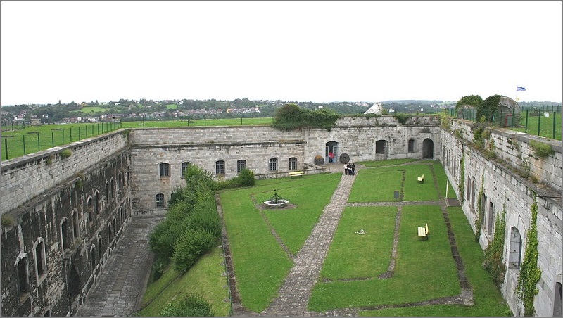 Citadelle de Huy, cour intrieure