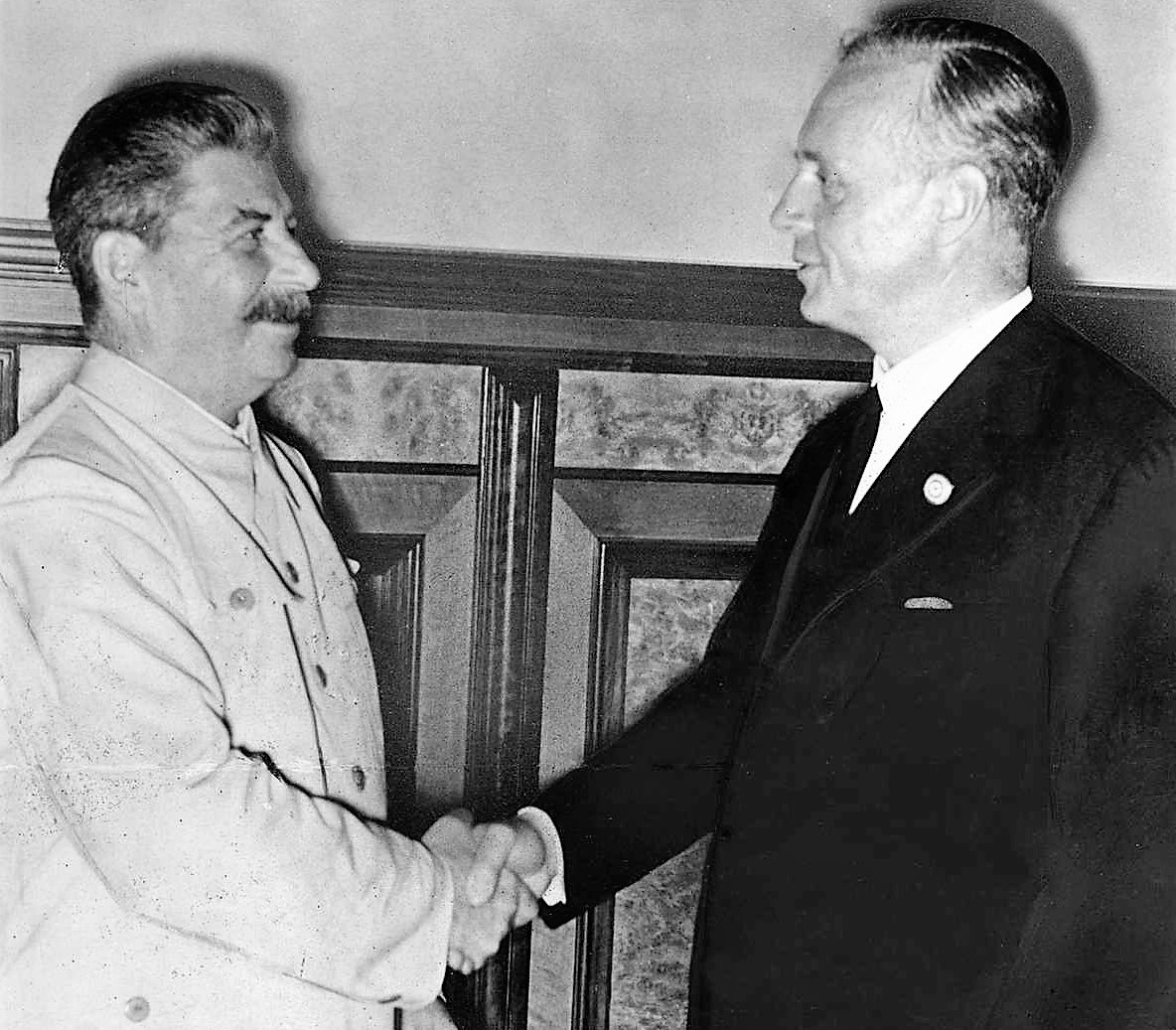 Jozef Stalin en Joachim von Ribbentrop