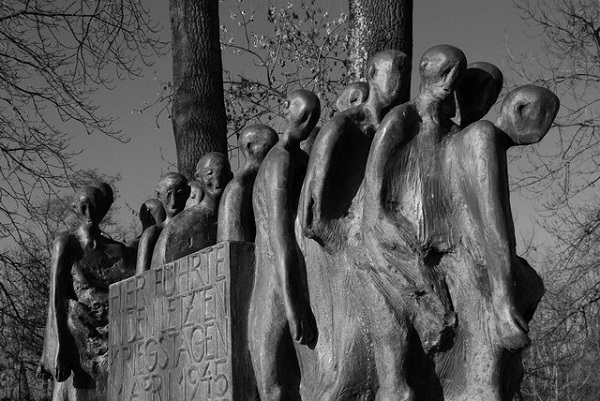 Sculptuur van een dodenmars - Herman von Pelgrim