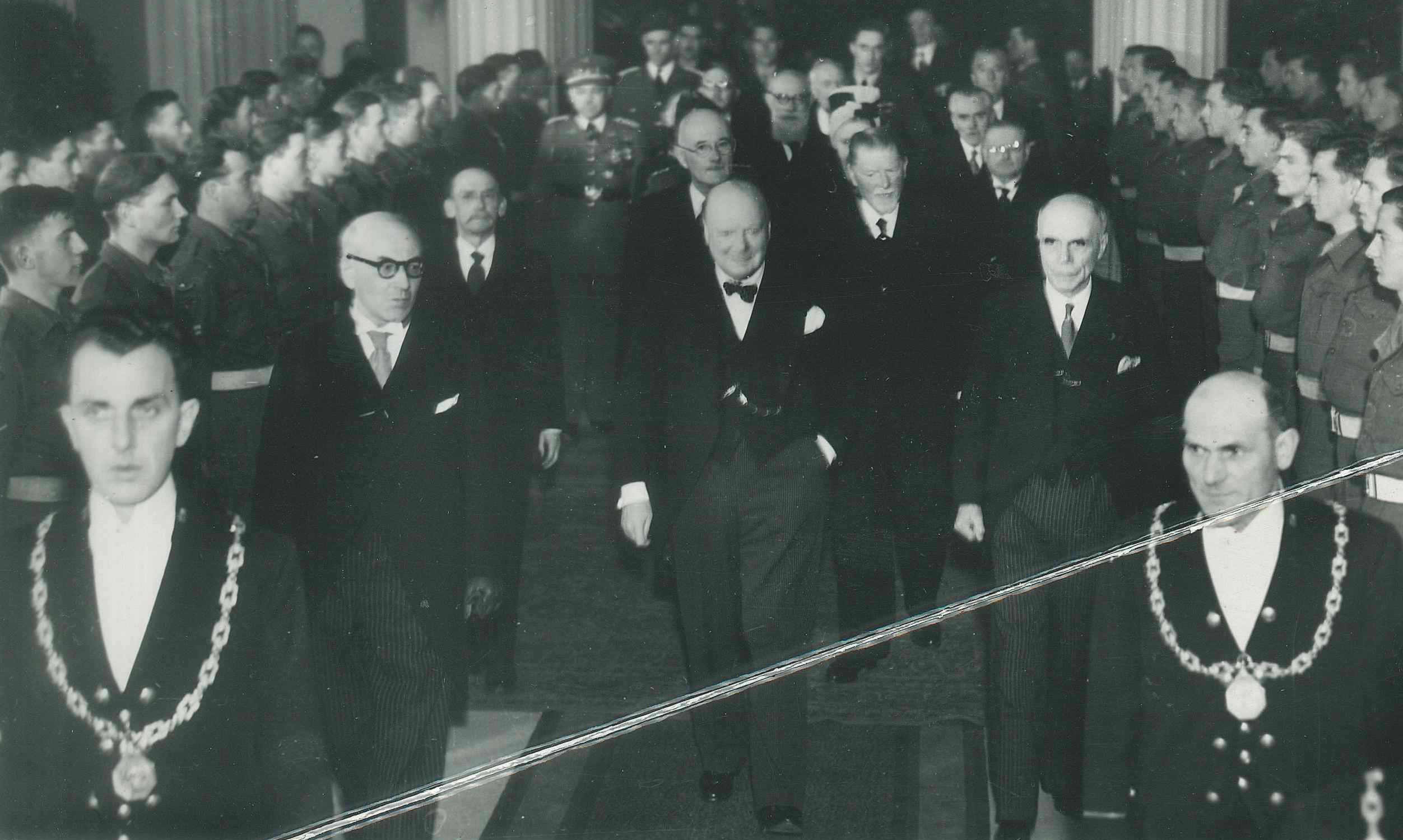 Winston Churchill wordt plechtig ontvangen door de Verenigde Kamers - Paleis der Natie, 16 november 1945