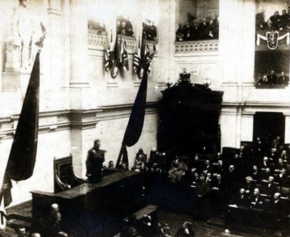 Le 22 novembre 1918, le roi Albert prononce son discours du Trne devant les Chambres runies
