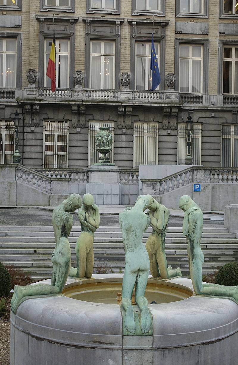 Der Brunnen der Knienden