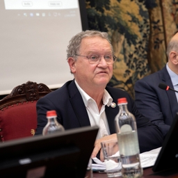 COMINSTIT bespreekt de aanbevelingen van de Groep van Wijzen