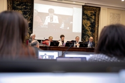 COMINSTIT bespreekt de aanbevelingen van de Groep van Wijzen