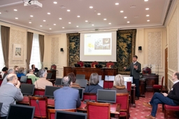 Het Senaatspersoneel steunt “Light for the world”