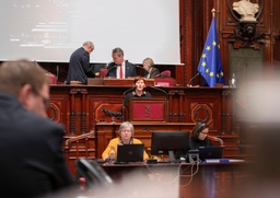 Herziening artikel 195 van de Grondwet goedgekeurd - plenaire vergadering 3/04/2026