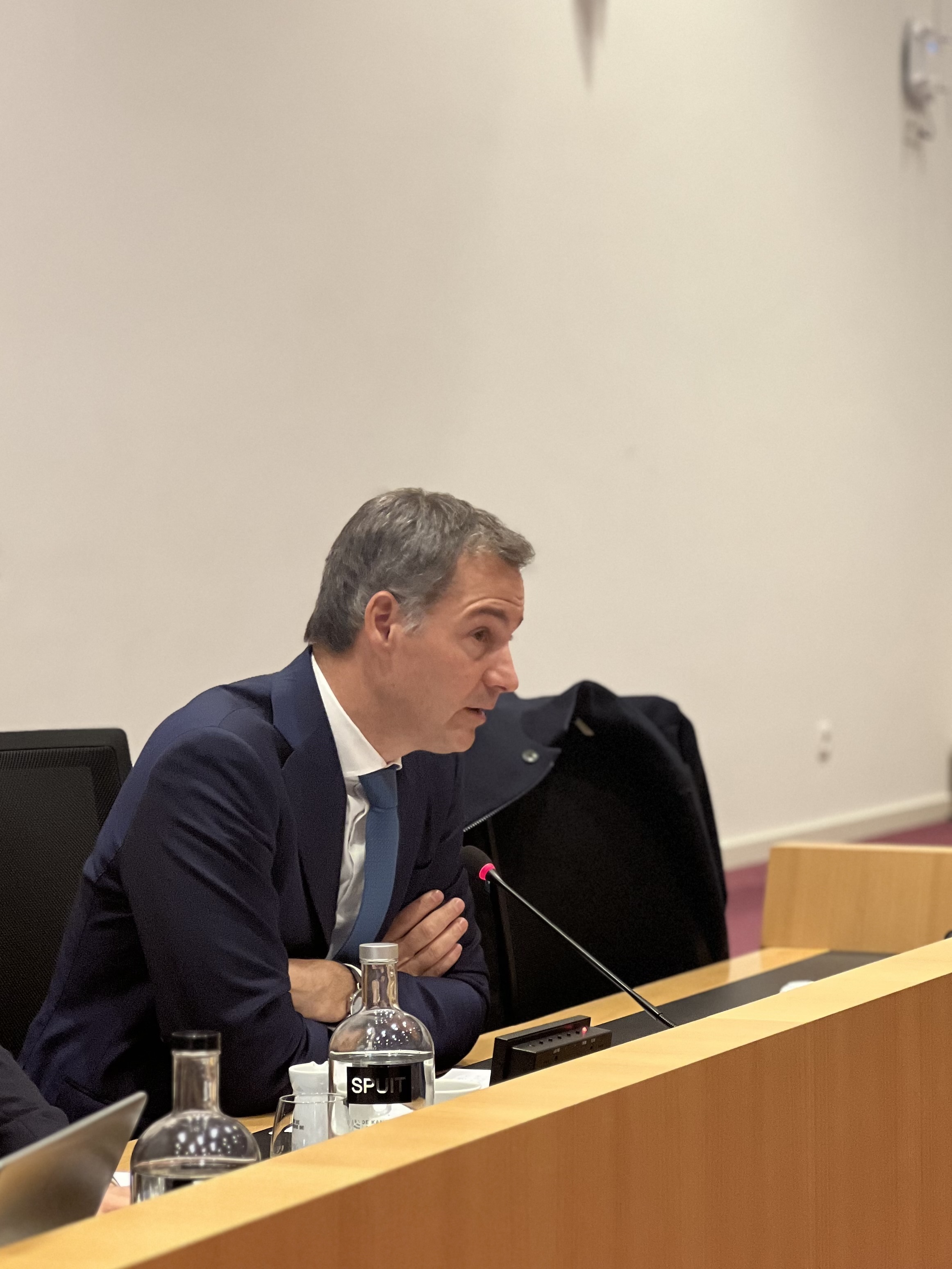  Échange de vues avec le premier ministre sur différents sommets européens et internationaux