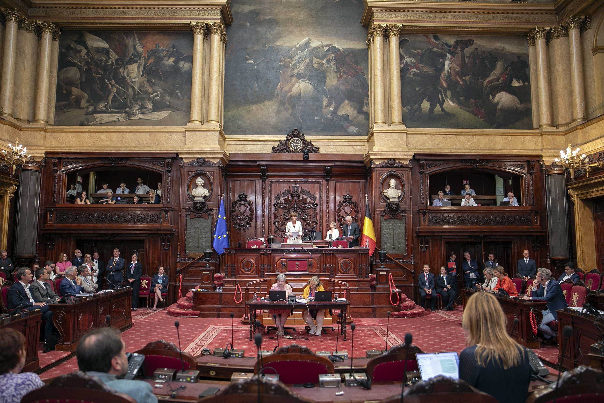  Les sénateurs cooptés prêtent serment