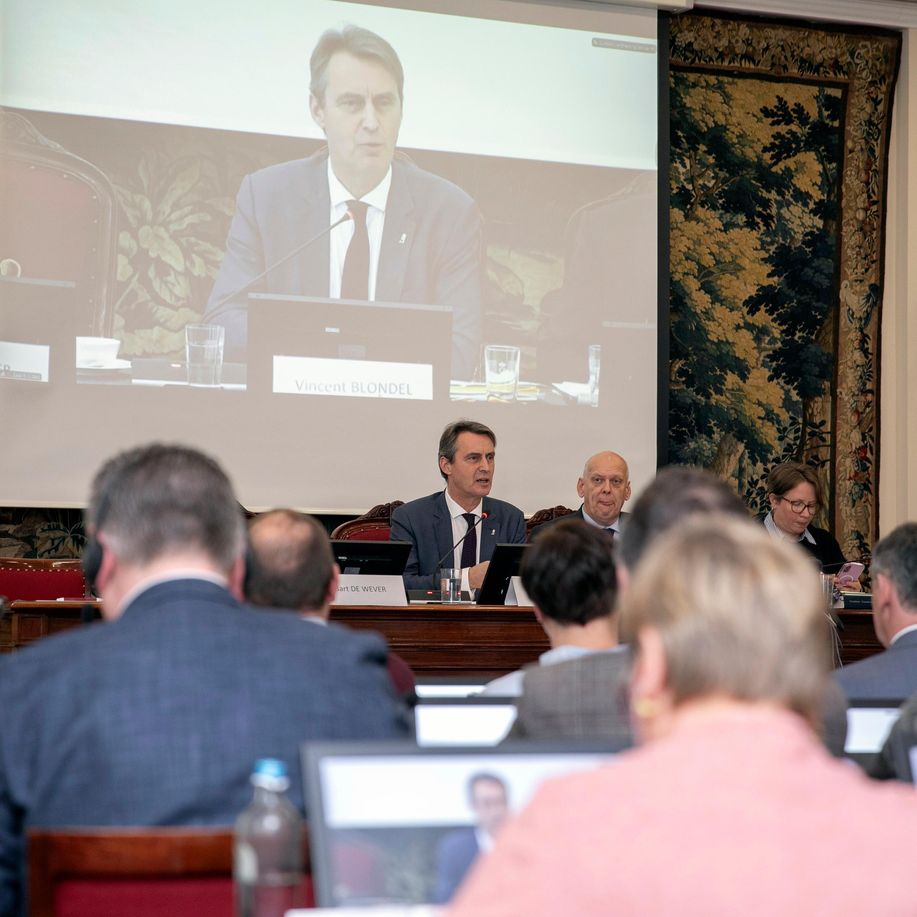  Grondwetsherziening besproken in de Commissie Institutionele Aangelegenheden