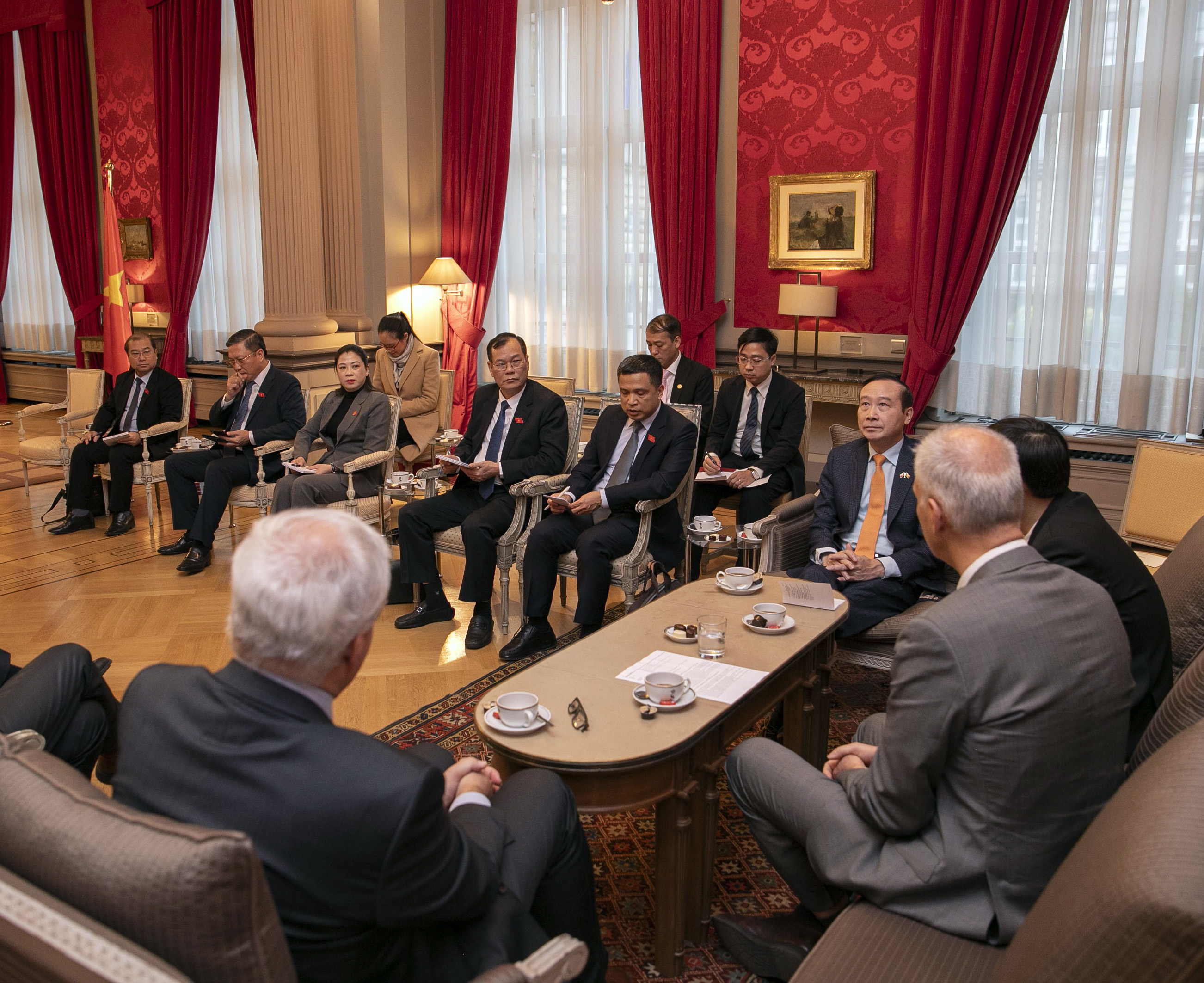 Vietnamese delegatie op bezoek in de Senaat