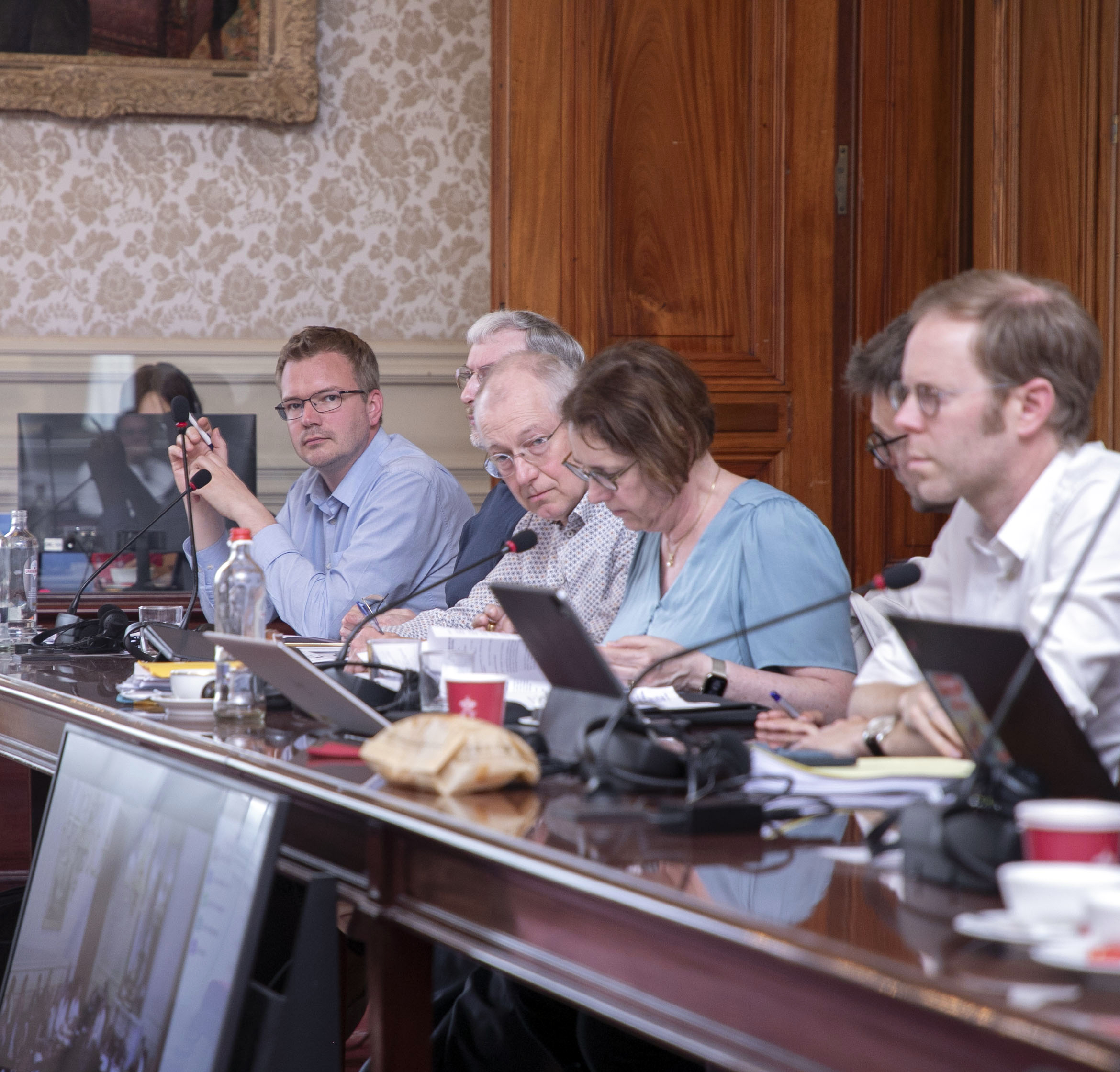  Verklaring tot herziening van de Grondwet besproken in commissie