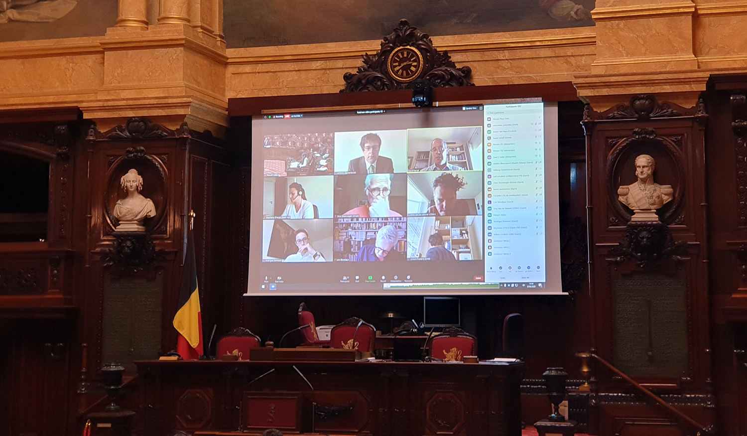  De Commissie voor de Democratische Vernieuwing en Burgerschap hoort buitenlandse experten