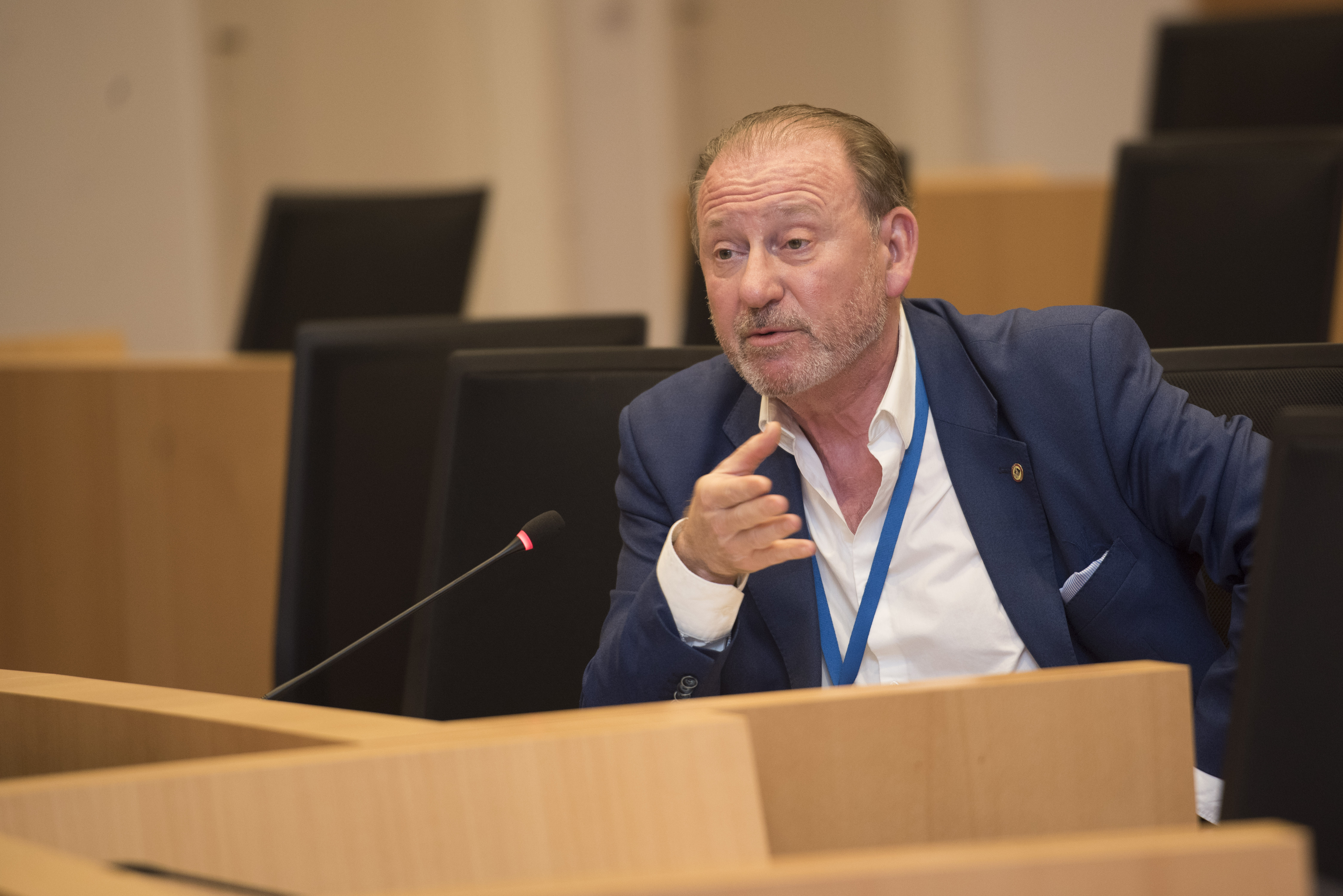  Gedachtewisseling met de premier over verschillende Europese toppen
