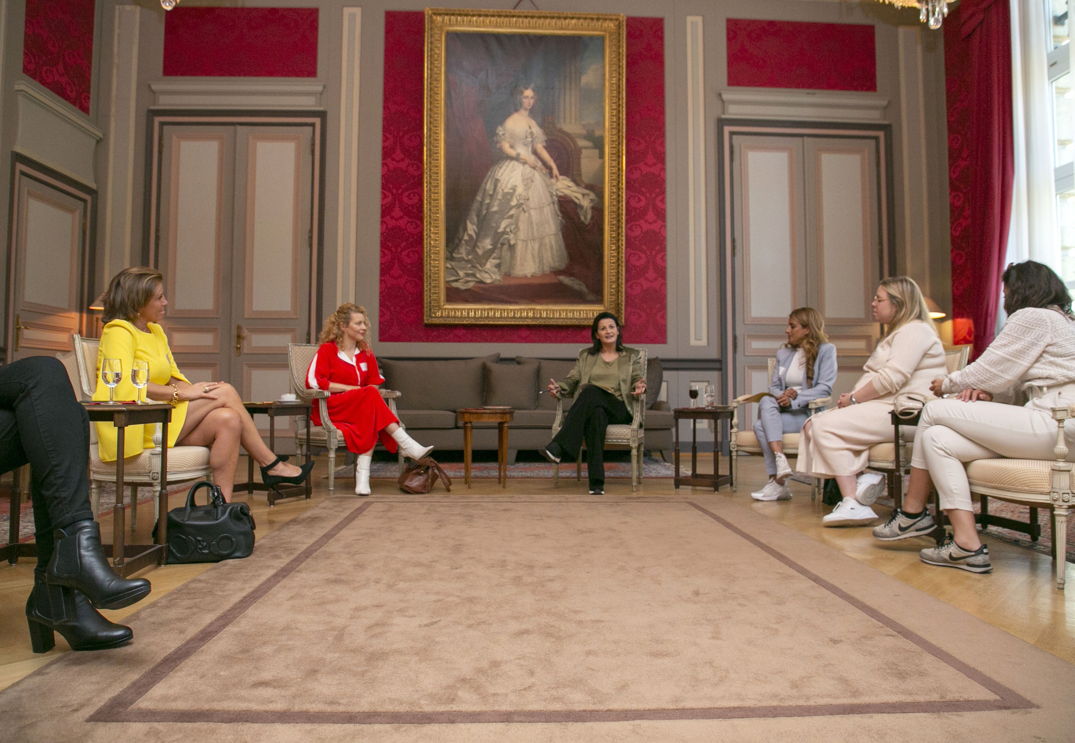  T-time@senate : vrouwelijke ondernemers debatteren