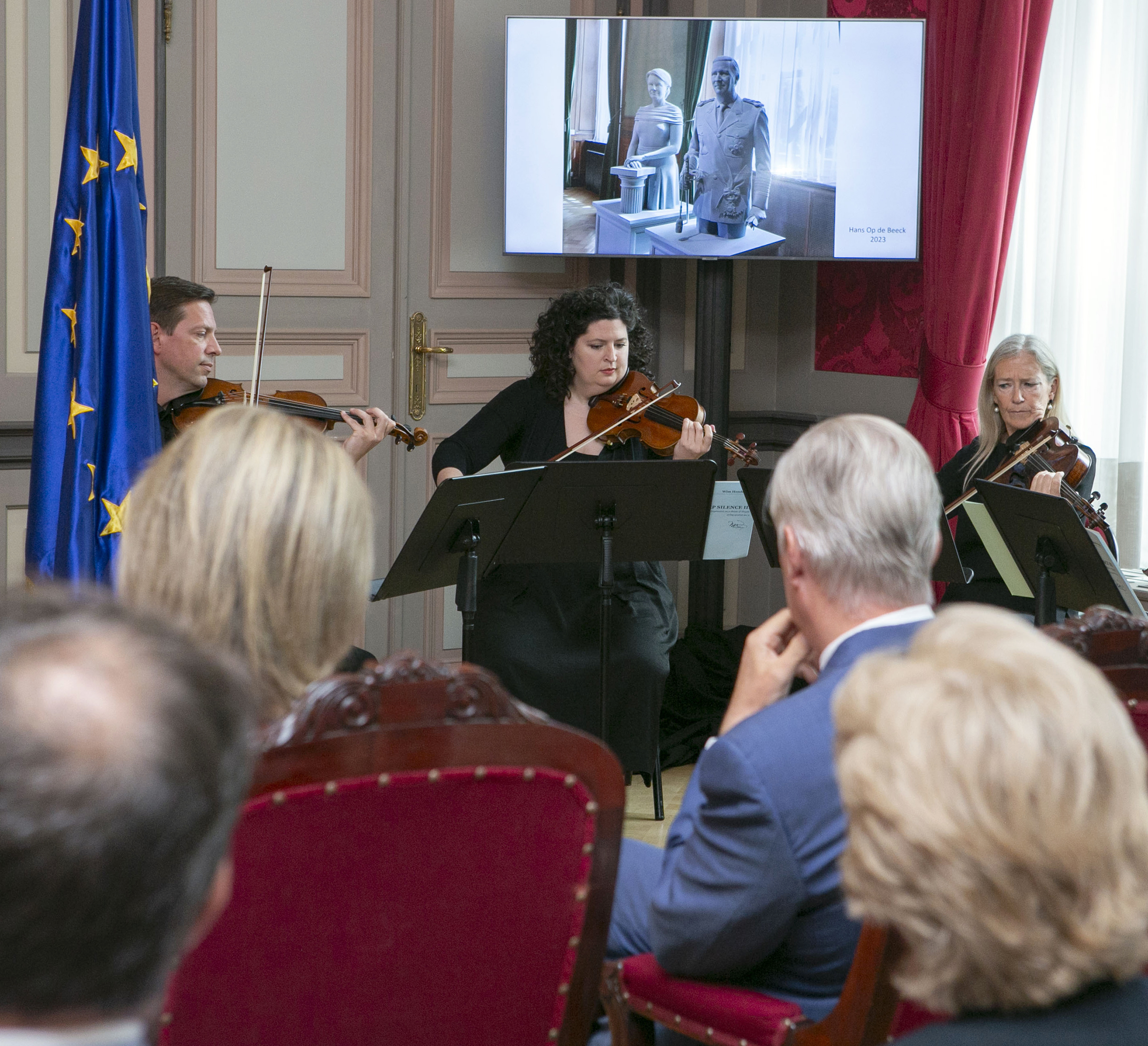  Bustes du Roi Philippe et de la Reine Mathilde au Sénat