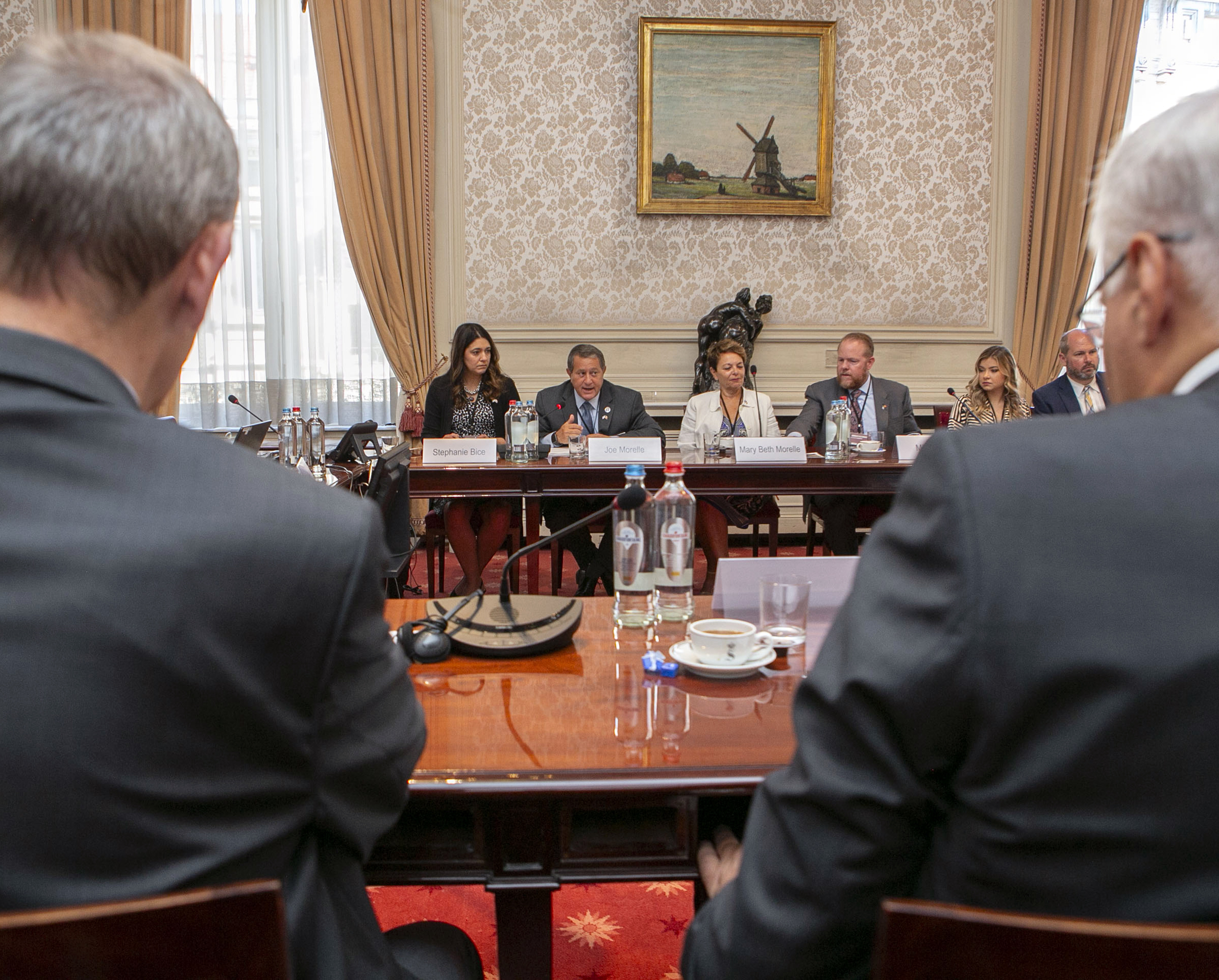  Amerikaanse parlementaire delegatie op bezoek in de Senaat