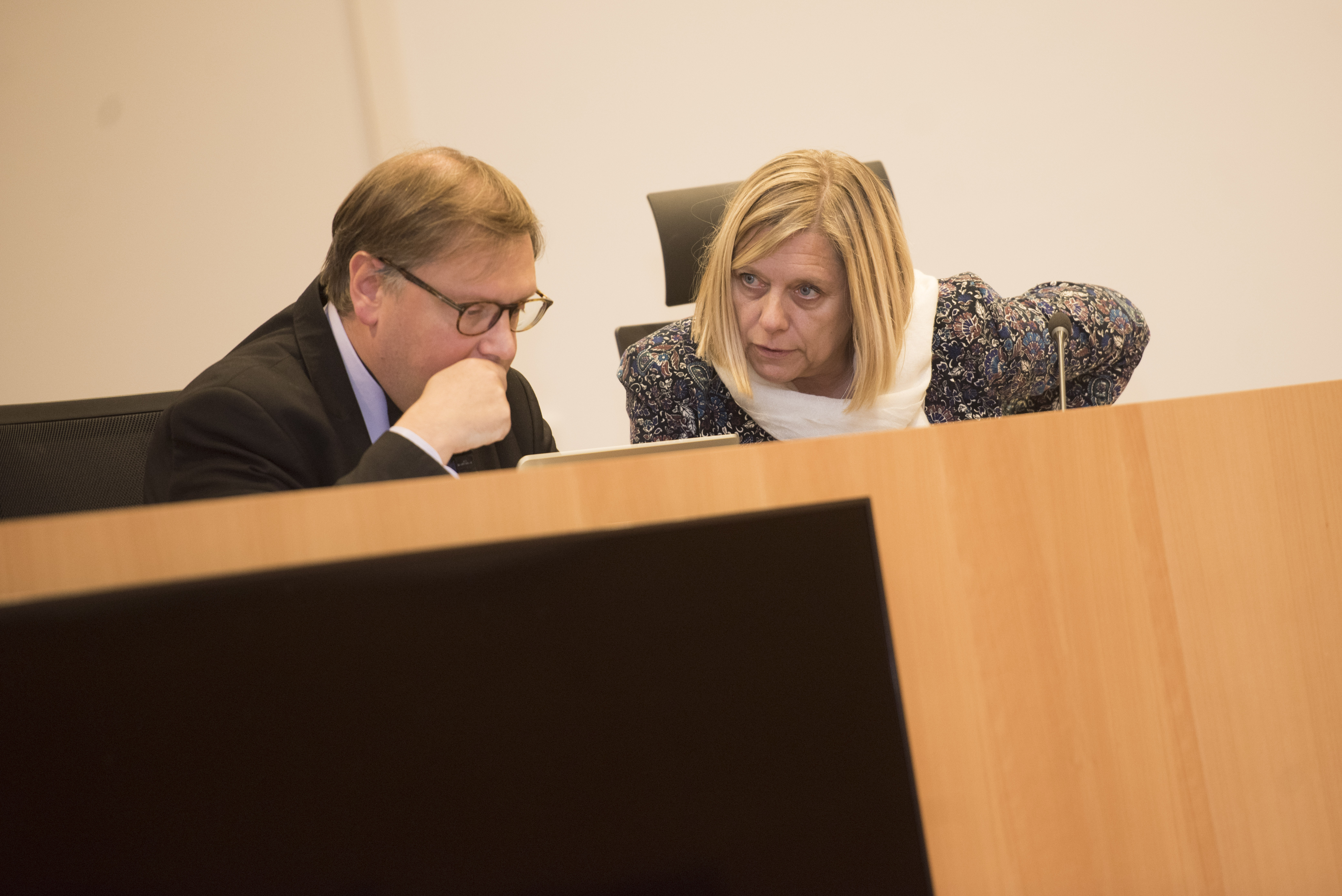  Gedachtewisseling met de premier over verschillende Europese toppen