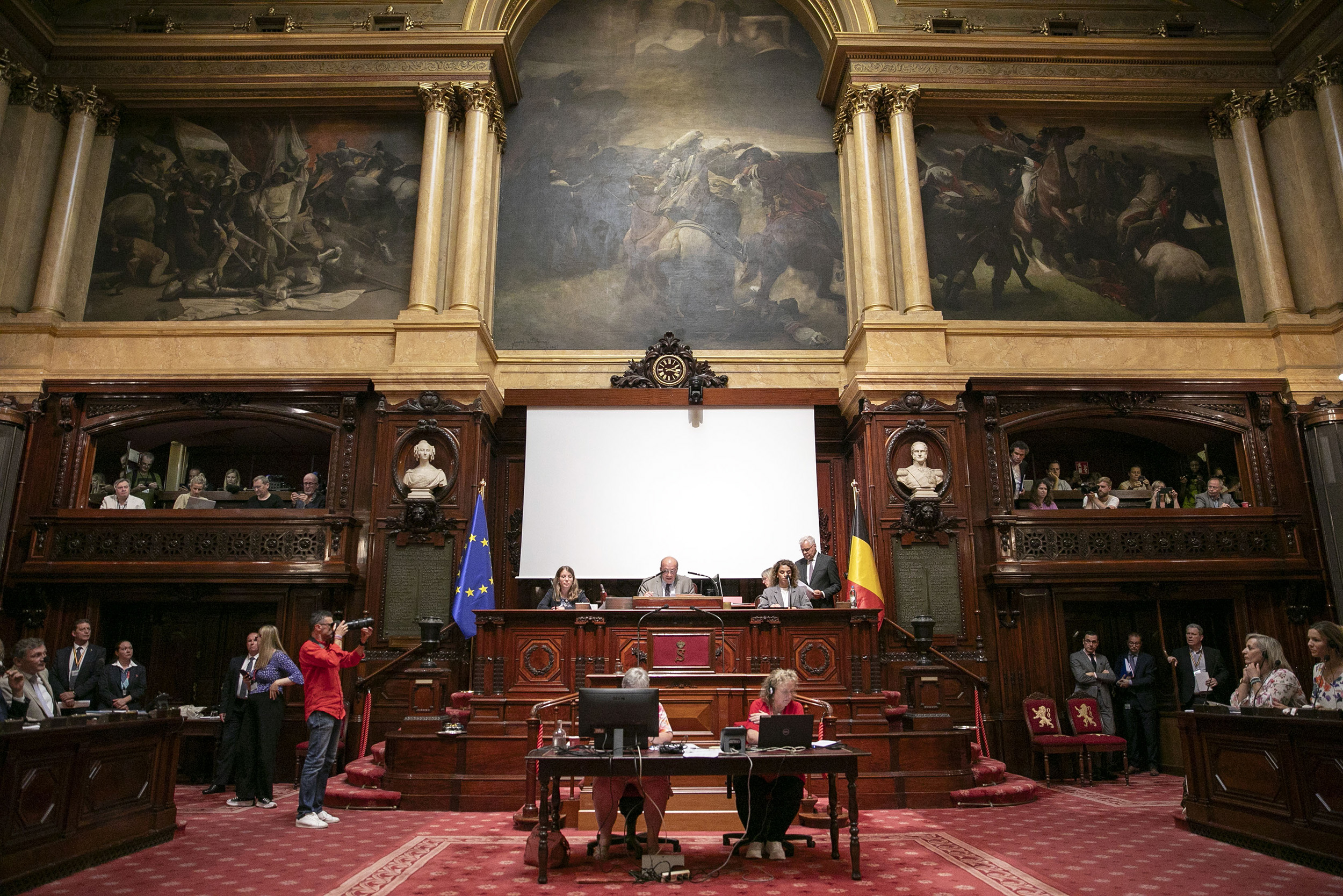  Nieuwe deelstaatsenatoren leggen de eed af
