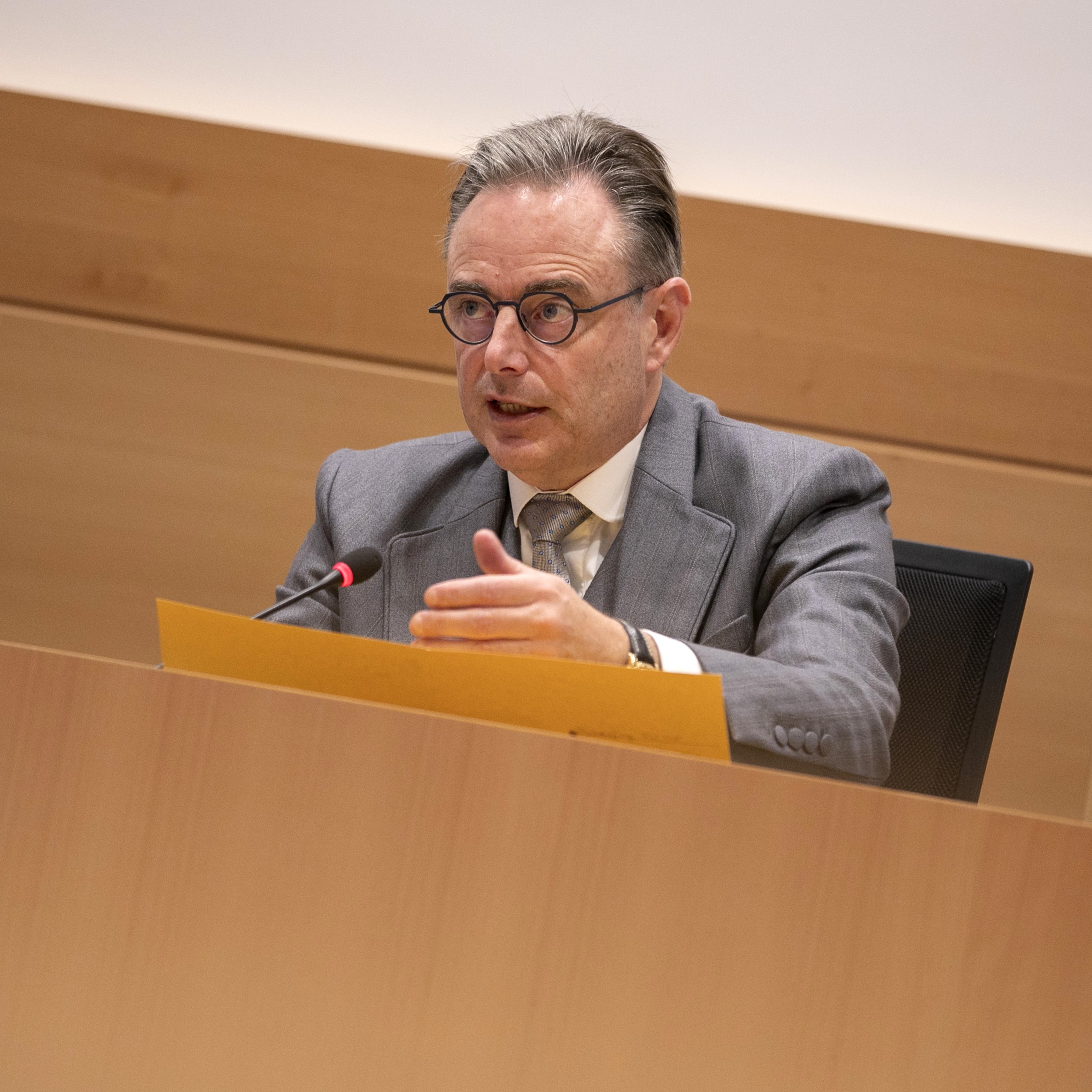  Gedachtewisseling met de premier over verschillende Europese toppen