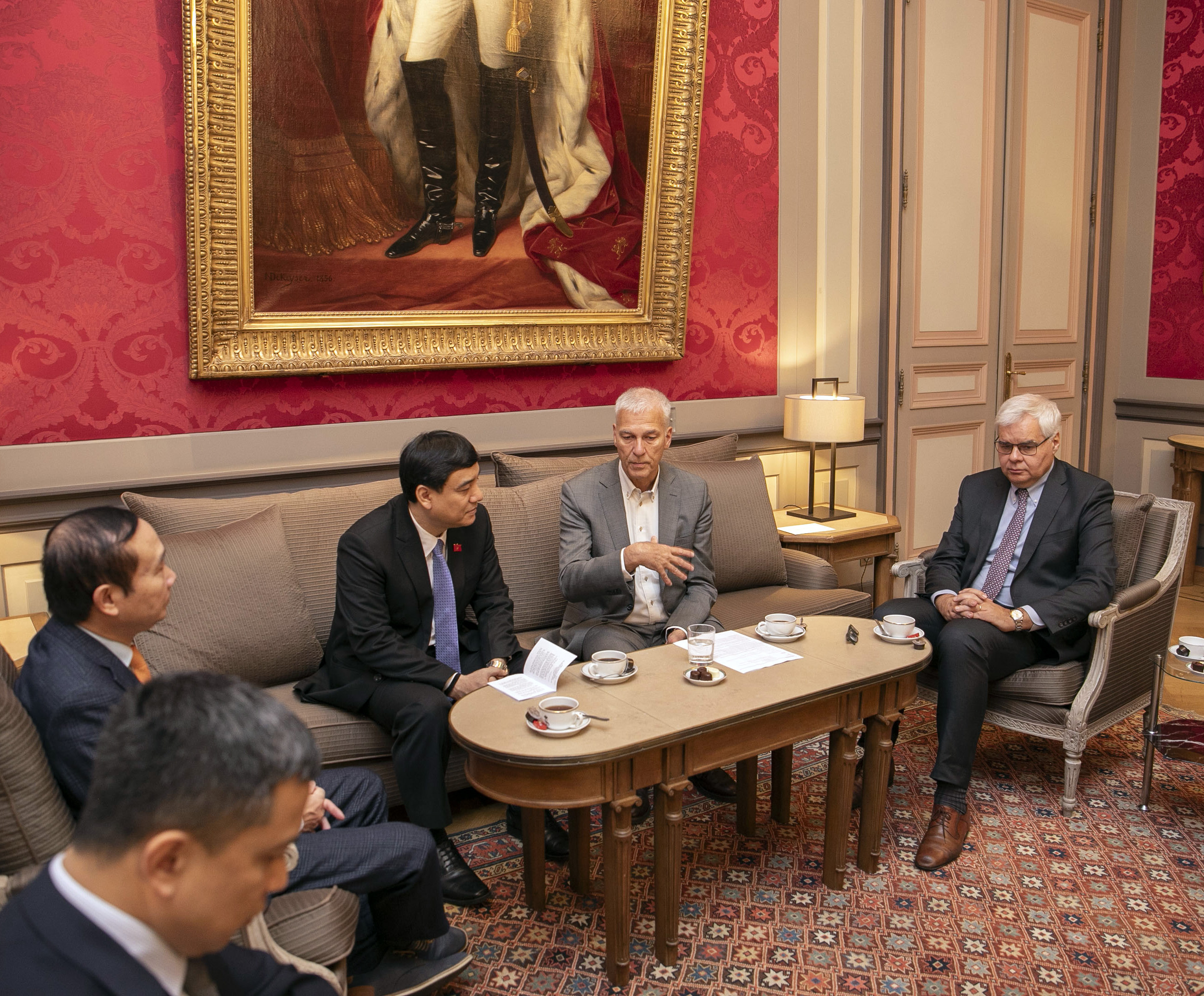  Vietnamese delegatie op bezoek in de Senaat