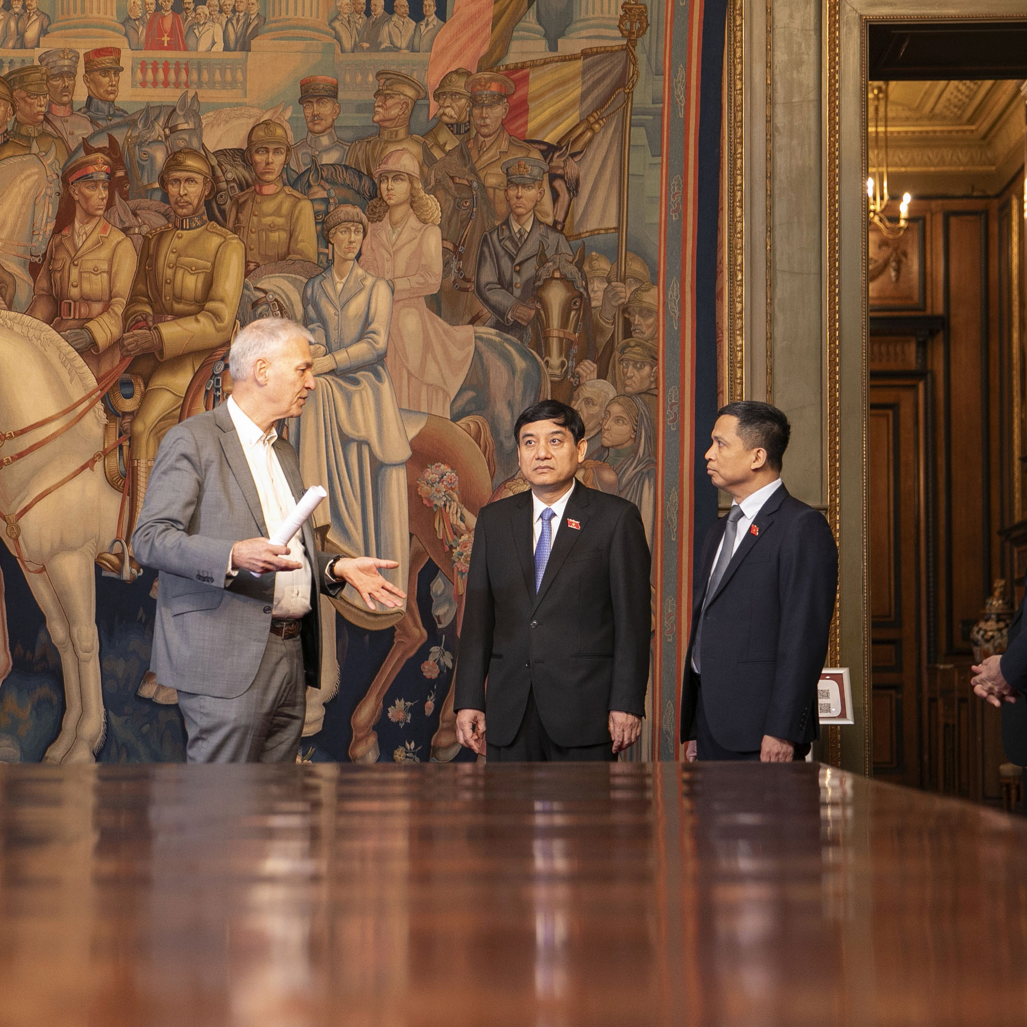  Vietnamese delegatie op bezoek in de Senaat