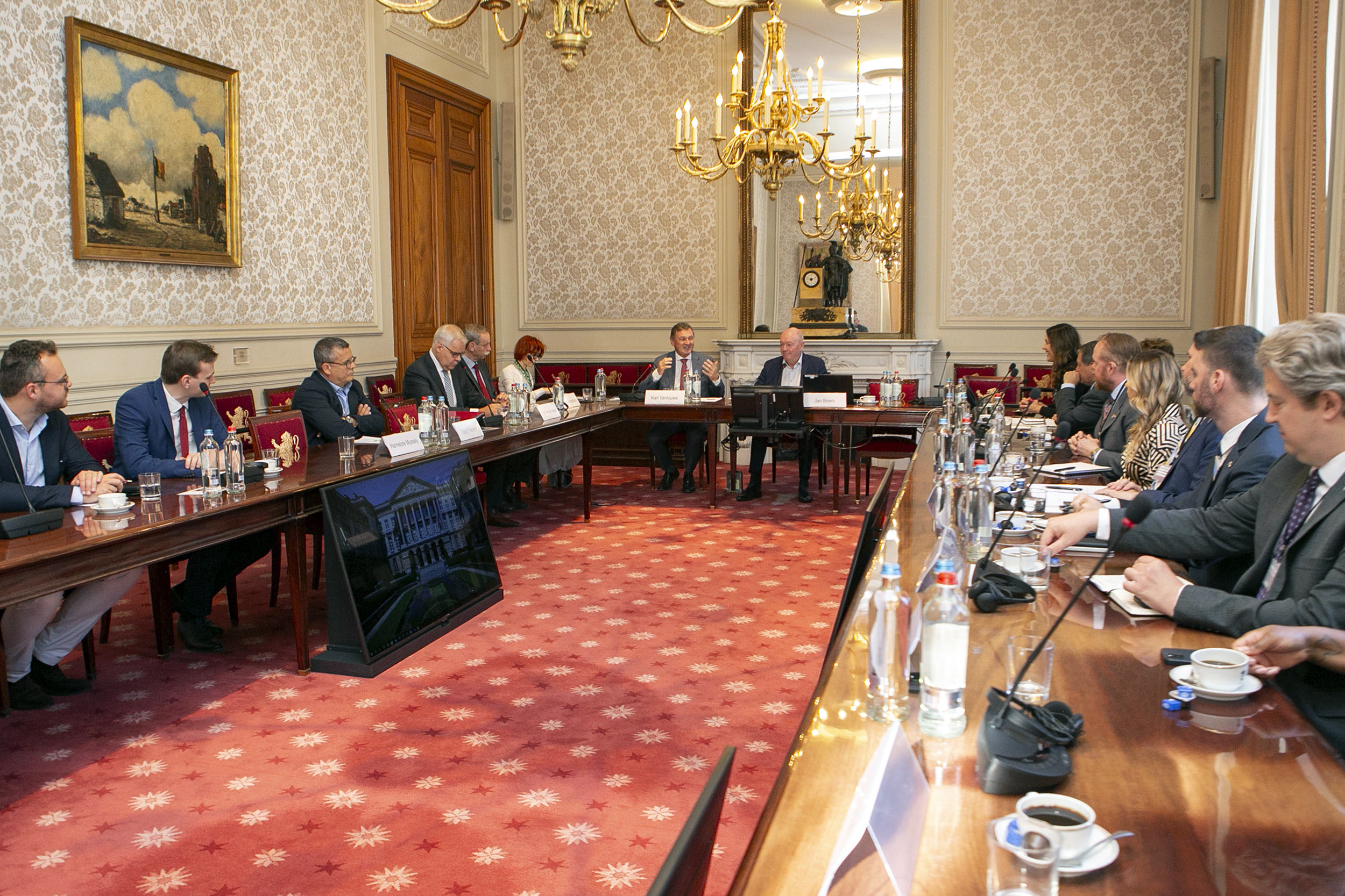  Amerikaanse parlementaire delegatie op bezoek in de Senaat