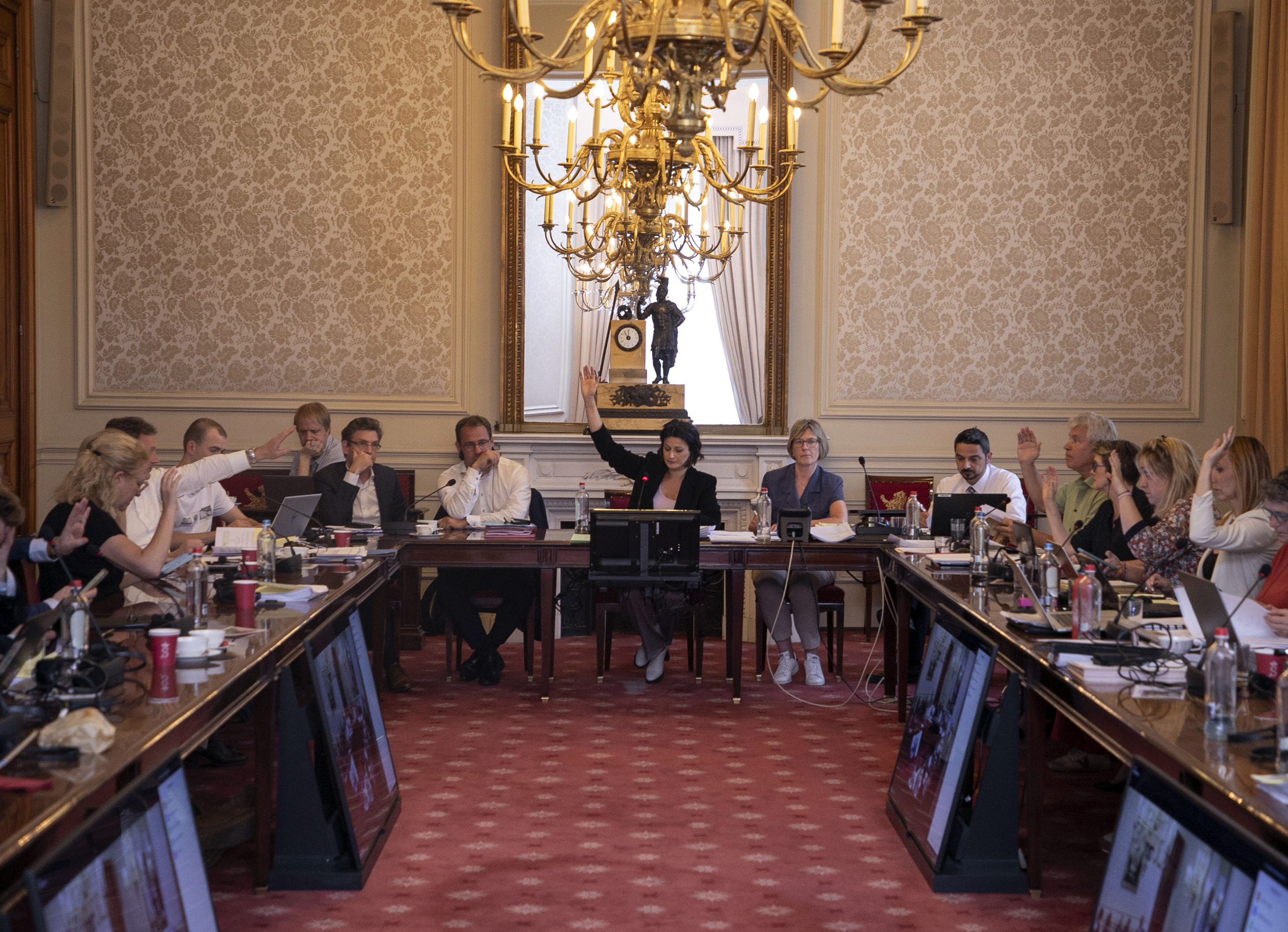  Verklaring tot herziening van de Grondwet besproken in commissie