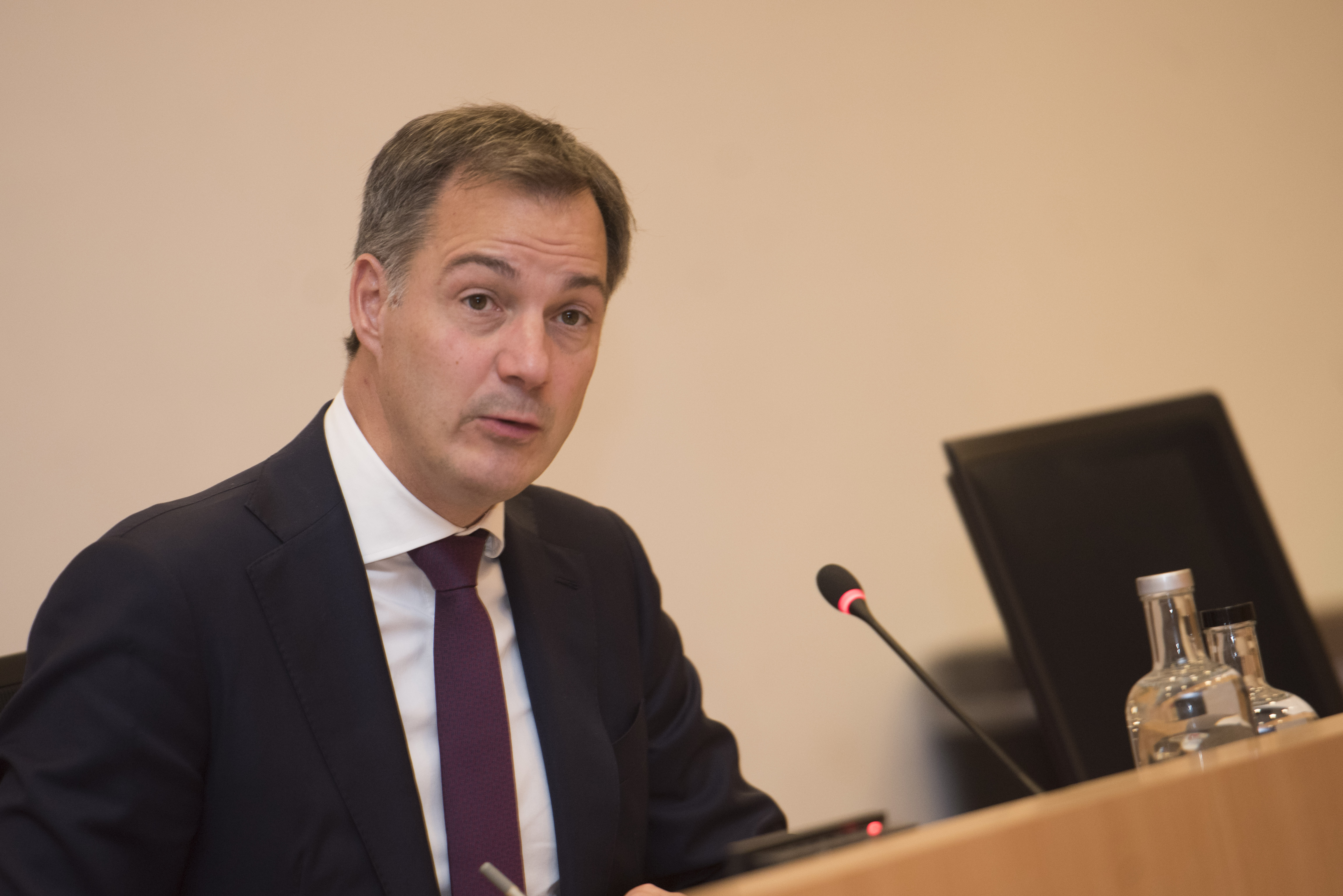  Gedachtewisseling met de premier over verschillende Europese toppen