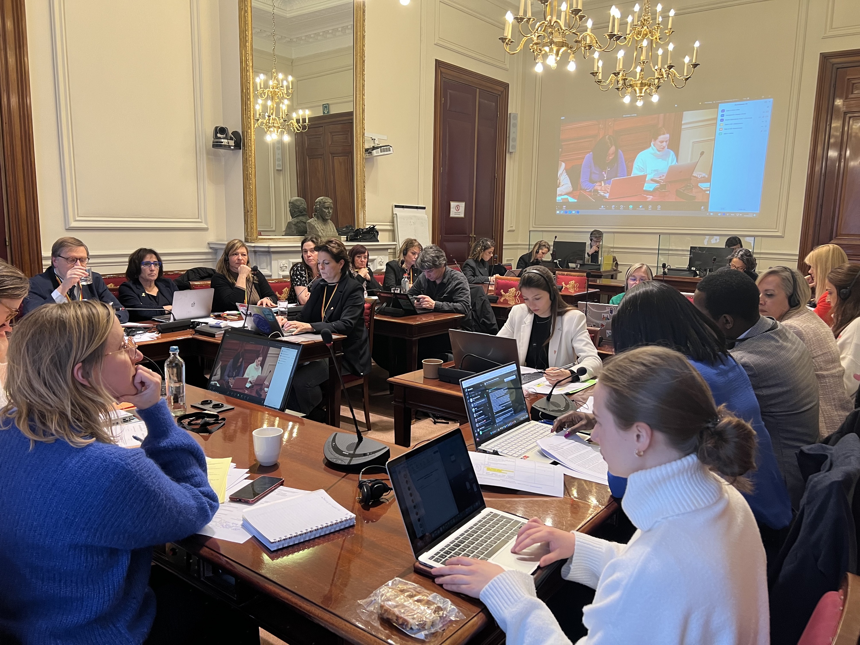  Bespreking in commissie betreffende de behandeling van de ziekte van Alzheimer