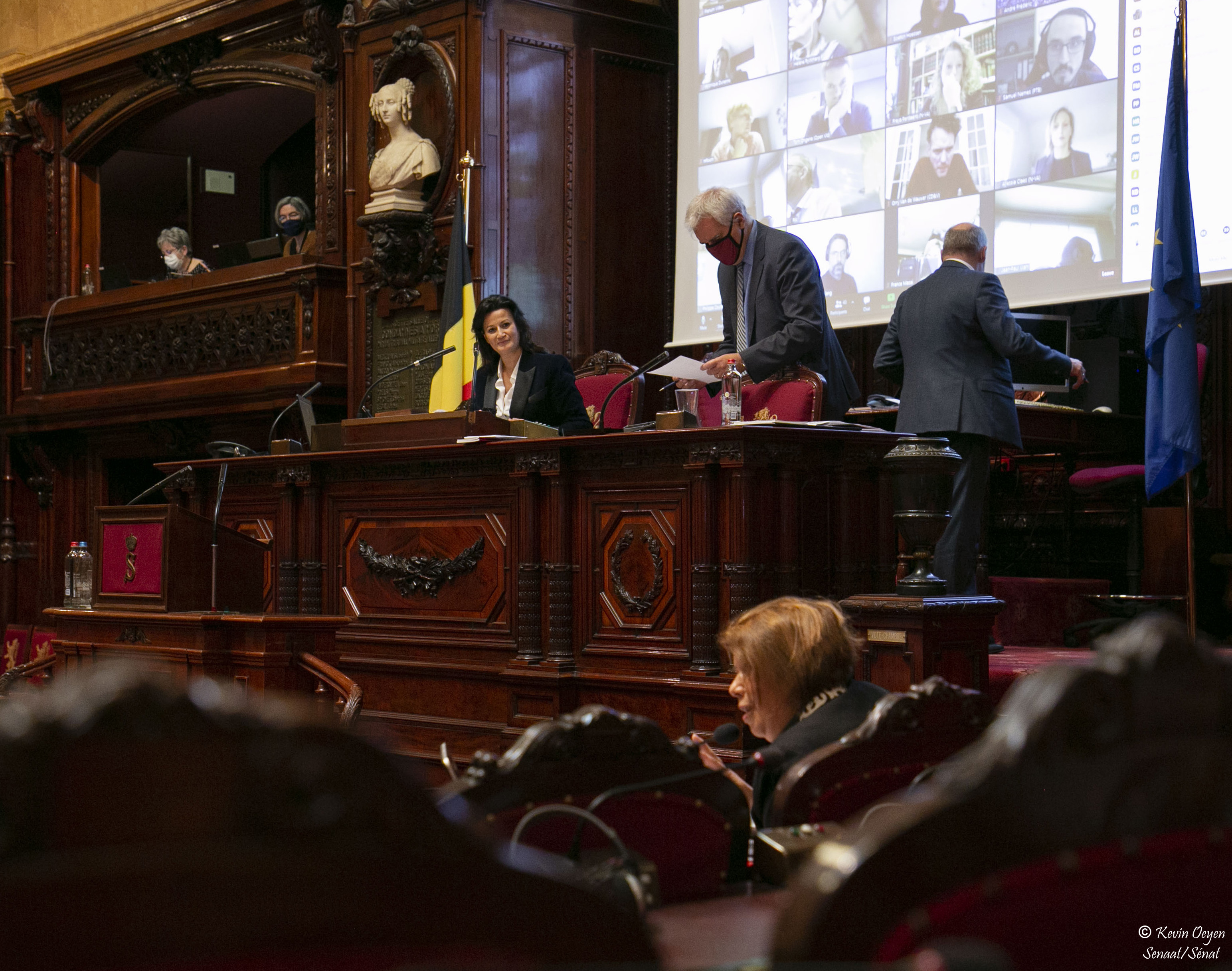  Le Sénat vote à distance pour la première fois et se réunit de manière hybride